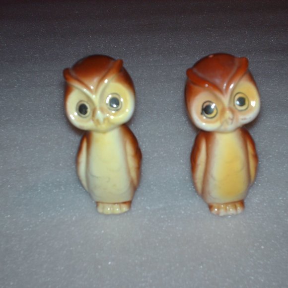 Vintage porcelain owl salt & pepper shaker set - Picture 2 of 8